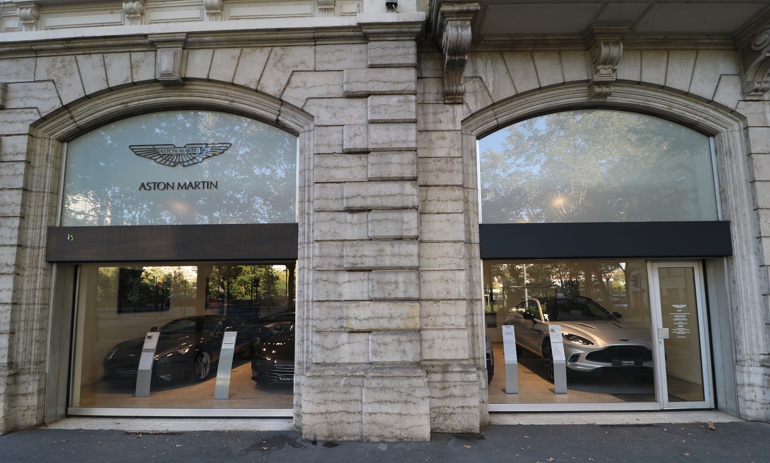 Aston Martin Lyon